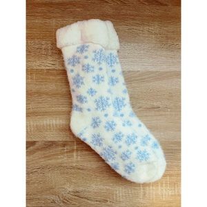 Fuzzy Snowflake Socks‎